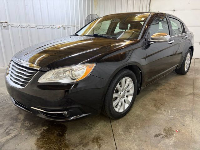 Used 2013 Chrysler 200 Limited FWD image 3
