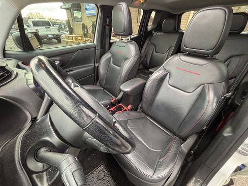 Used 2018 Jeep Renegade Trailhawk image 13