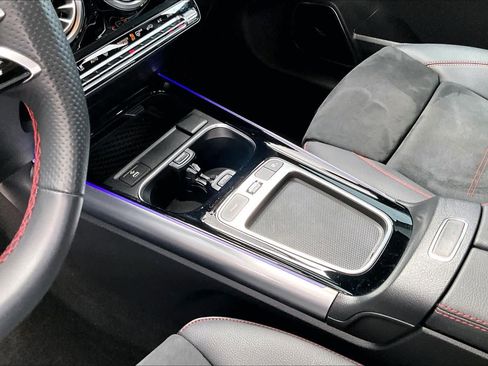 Used 2025 Mercedes-Benz GLA 250 image 16