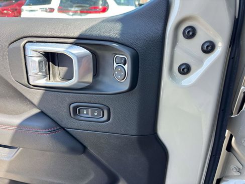 Used 2022 Jeep Gladiator Rubicon w/ LED Lighting Group AWD/4WD image 16