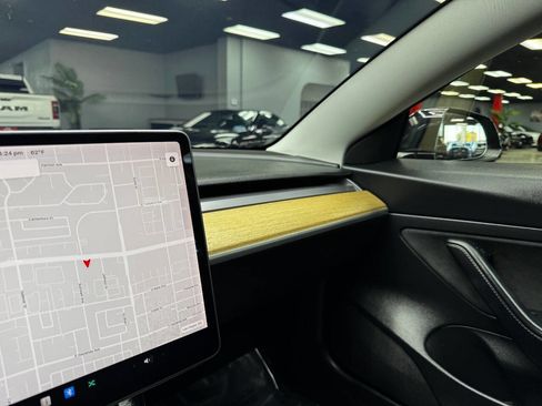 Used 2021 Tesla Model 3 Standard Range Plus image 25