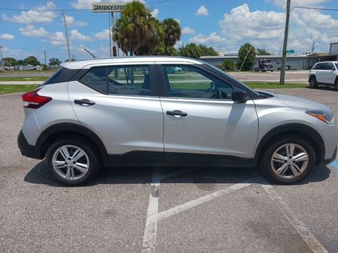 Used 2020 Nissan Kicks S FWD image 2