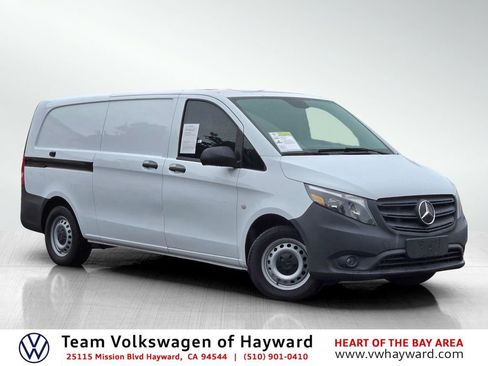 Used 2023 Mercedes-Benz Metris image 1