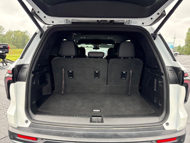 Used 2024 Chevrolet Traverse Z71 w/ LPO, Floor Liner Package AWD/4WD image 16