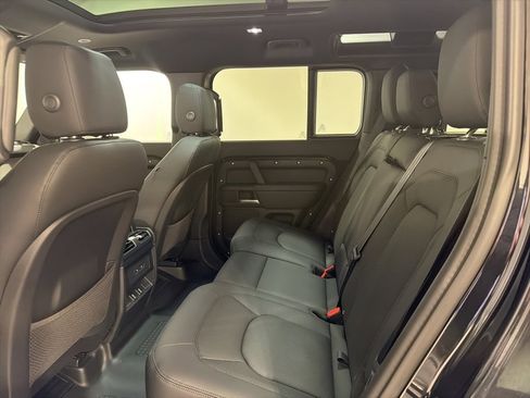 New 2026 Land Rover Defender 110 X-Dynamic SE image 22