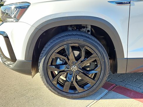 Used 2022 Volkswagen Taos SE image 5