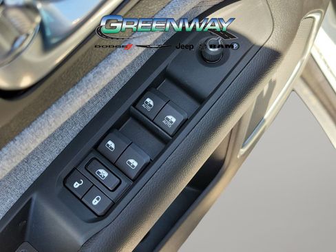 Used 2024 Jeep Compass Latitude AWD/4WD image 13