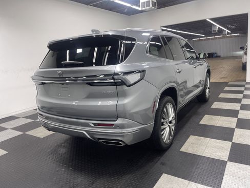 Used 2026 Buick Enclave Avenir image 5