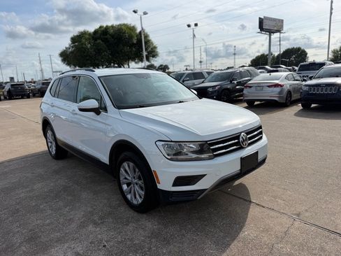 Used 2018 Volkswagen Tiguan SE image 2