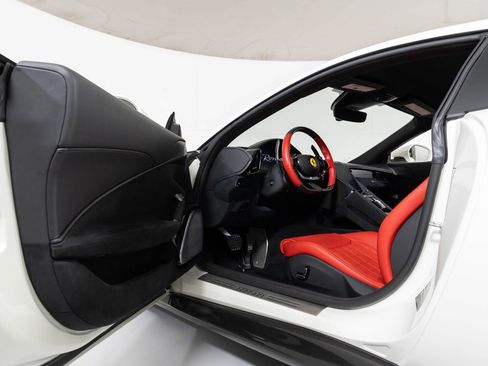 Used 2022 Ferrari Roma image 22