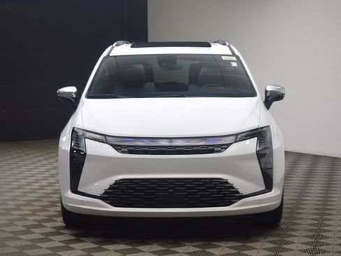 New 2027 Chrysler Pacifica Pinnacle FWD image 2