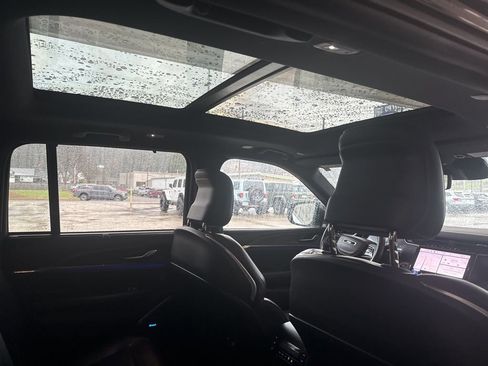 Used 2022 Jeep Grand Cherokee Overland w/ Luxury Tech Group IV image 27