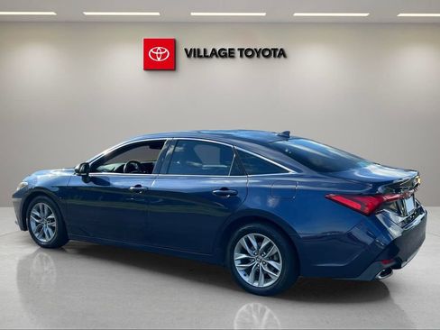 Certified 2019 Toyota Avalon XLE FWD image 3
