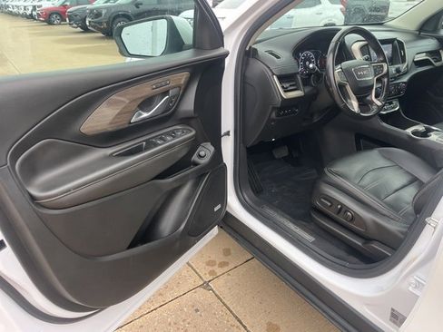 Used 2022 GMC Terrain Denali w/ Denali Premium Package image 9