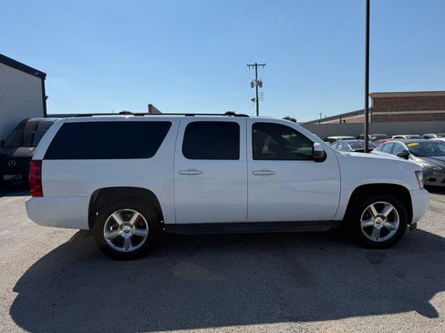 Used 2011 Chevrolet Suburban LT image 6