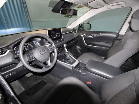 Used 2024 Toyota RAV4 XLE image 2
