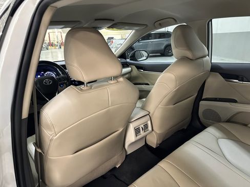 Used 2020 Toyota Camry XLE image 19