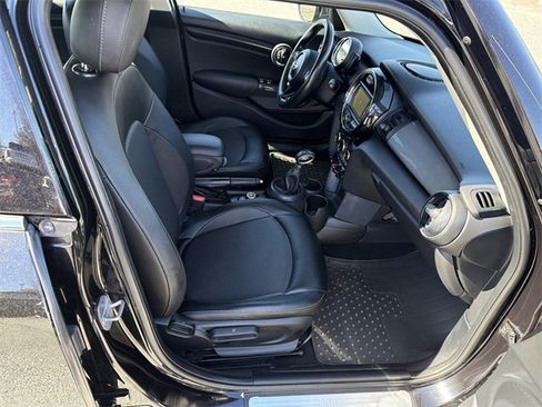 Used 2017 MINI Cooper 4-Door Hardtop image 13