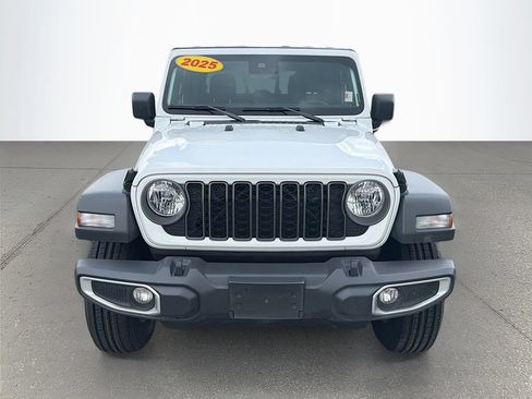 Used 2025 Jeep Gladiator Sport AWD/4WD image 9