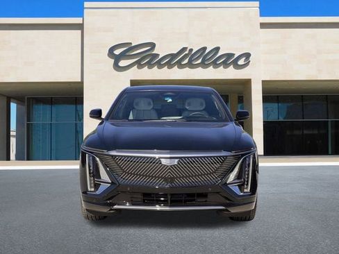 New 2026 Cadillac Lyriq Signature Luxury w/ LPO, Floor Liner Package image 7