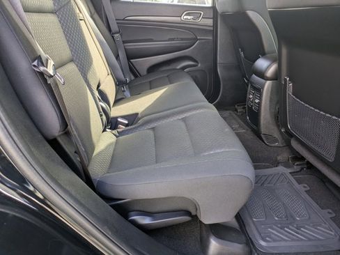 Used 2021 Jeep Grand Cherokee Laredo image 17