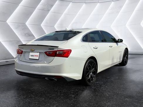 Used 2018 Chevrolet Malibu Premier w/ Premier Sun and Wheel Package FWD image 4