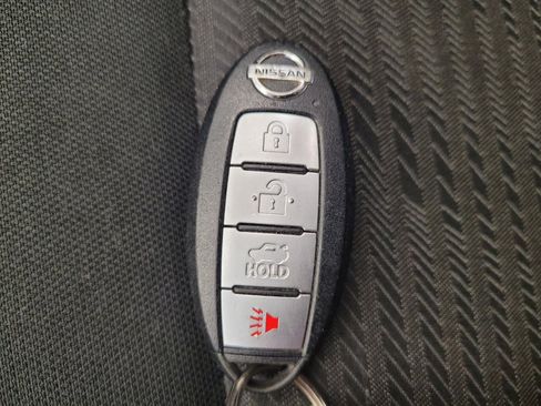 Used 2021 Nissan Versa SV FWD image 32