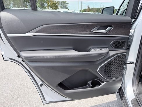New 2026 Jeep Grand Cherokee L Limited RWD image 32