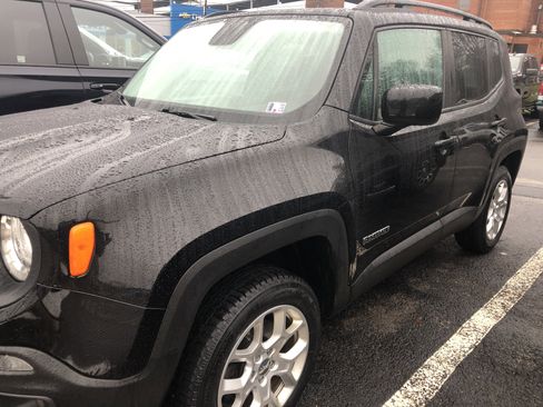 Used 2016 Jeep Renegade Latitude w/ Cold Weather Group image 4