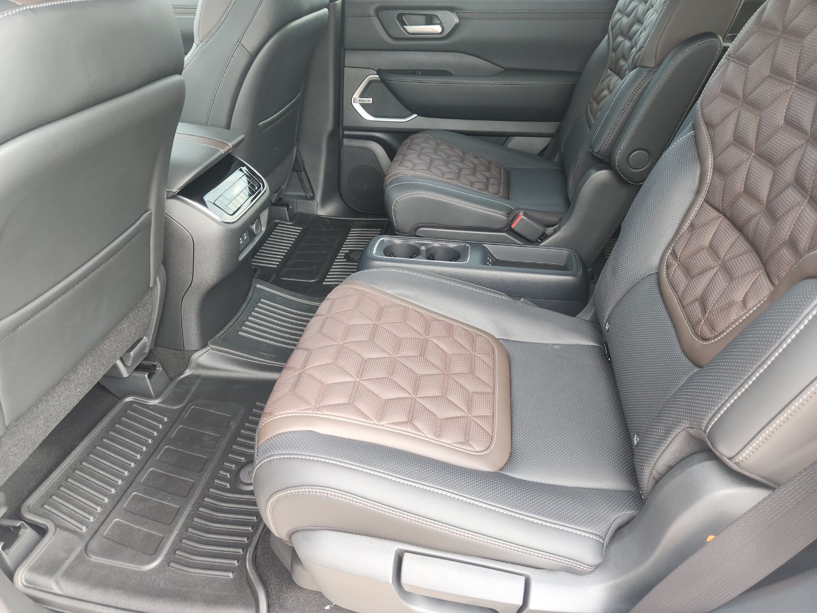 New 2026 Nissan Armada Platinum RWD image 23