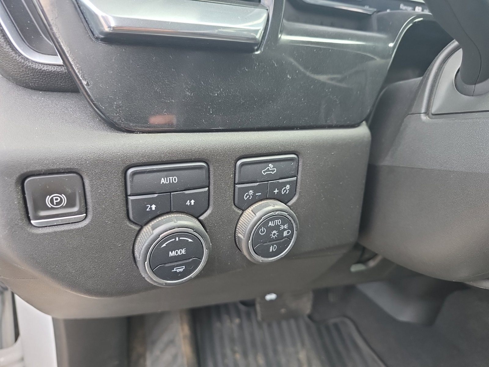 Used 2023 Chevrolet Silverado 1500 RST w/ Max Trailering Package AWD/4WD image 10