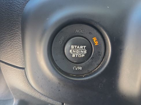 Used 2020 Jeep Wrangler Unlimited Sahara AWD/4WD image 30