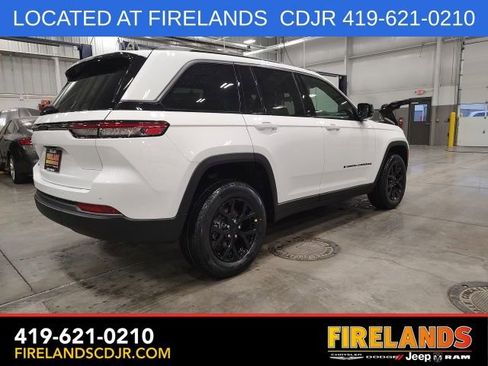 New 2026 Jeep Grand Cherokee Altitude AWD/4WD image 3