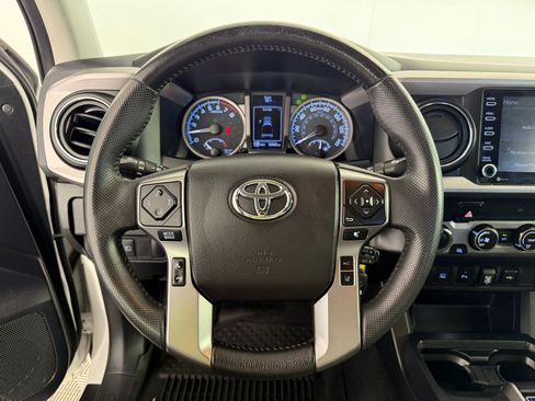Used 2020 Toyota Tacoma SR5 AWD/4WD image 14