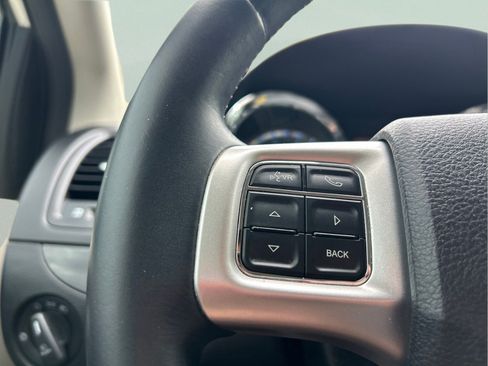 Used 2013 Dodge Grand Caravan SXT w/ UConnect Hands-Free Group FWD image 15