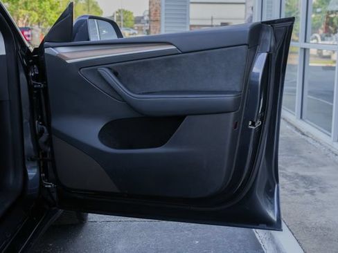 Used 2024 Tesla Model Y Long Range AWD/4WD image 22