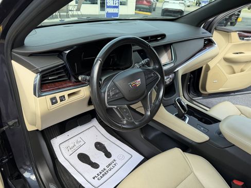 Used 2019 Cadillac XT5 Luxury w/ LPO, Radiant Package FWD image 16