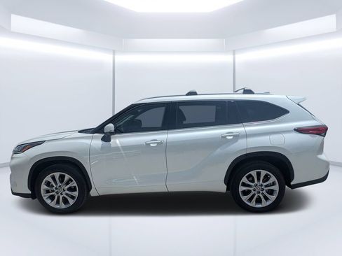 Used 2022 Toyota Highlander Limited FWD image 5
