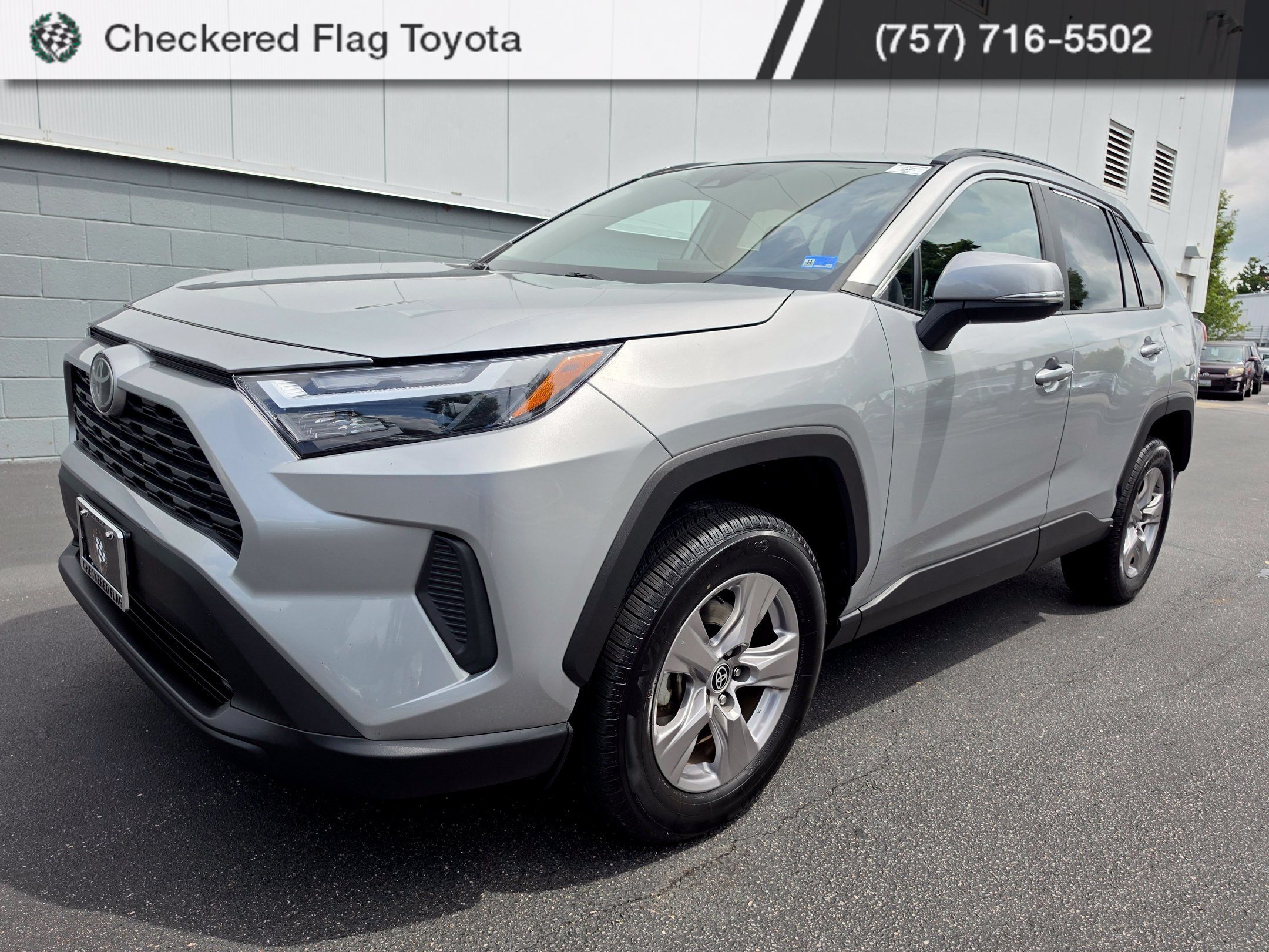 Used 2022 Toyota RAV4 XLE AWD/4WD image 1