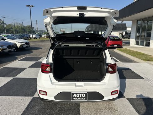 Used 2024 Hyundai Venue Limited image 5