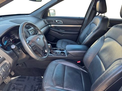 Used 2018 Ford Explorer XLT w/ Equipment Group 202A image 9