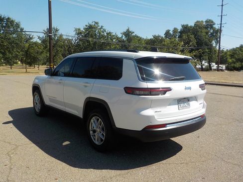 Used 2024 Jeep Grand Cherokee L Laredo w/ Luxury Tech Group I AWD/4WD image 4