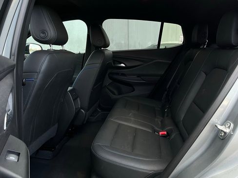 Used 2025 Buick Envista Sport Touring image 10