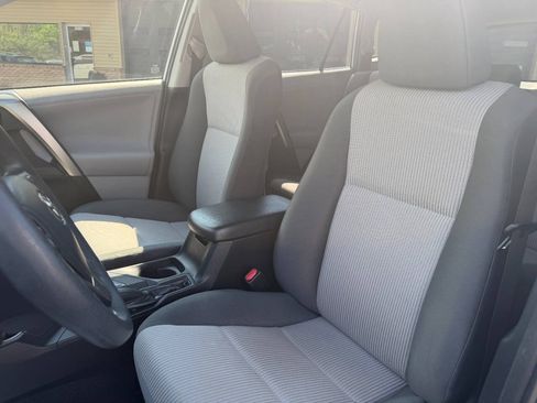 Used 2013 Toyota RAV4 LE AWD/4WD image 17
