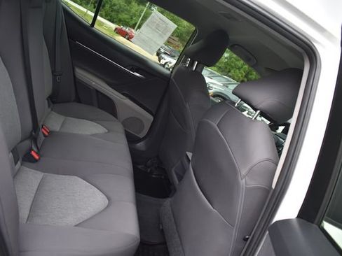 Used 2018 Toyota Camry FWD image 13