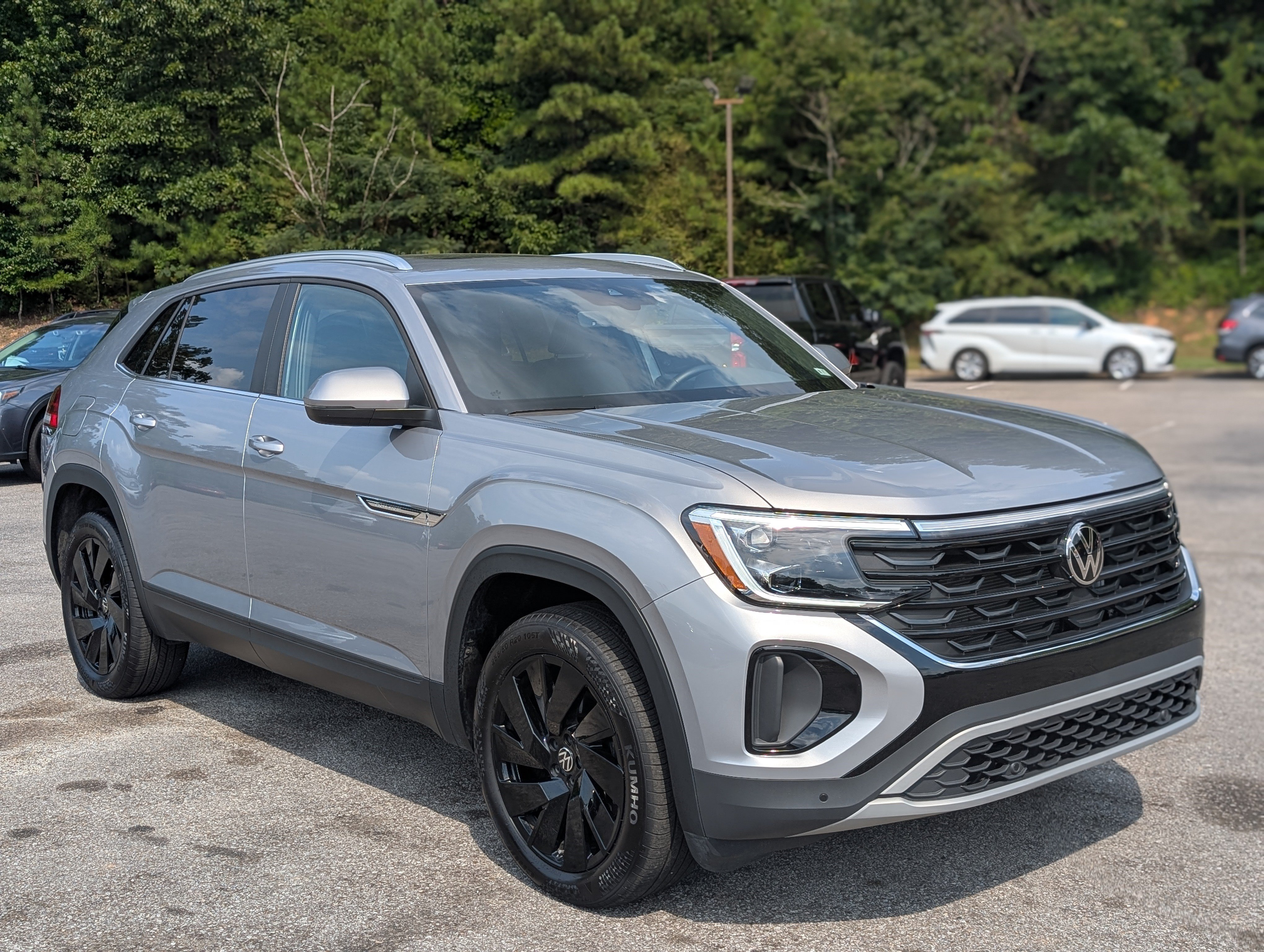 Used 2026 Volkswagen Atlas Cross Sport SE w/ Panoramic Sunroof Package FWD image 11