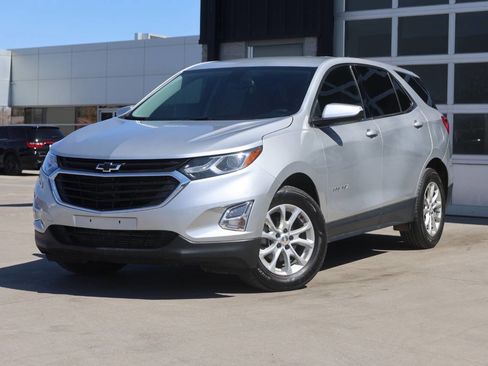 Used 2019 Chevrolet Equinox LT image 3