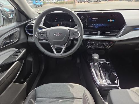 New 2026 Chevrolet Trax LT w/ Midnight Edition FWD image 9