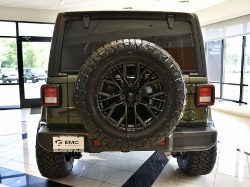 Used 2023 Jeep Wrangler Unlimited Sahara w/ Cold Weather Group AWD/4WD image 5