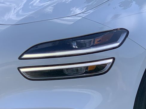Used 2022 Genesis G70 3.3T RWD image 6